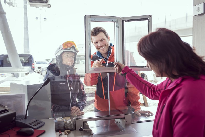 Kassiere (m/w) für den Skiticket Verkauf Kassiere (m/w) für den Skiticket Verkauf